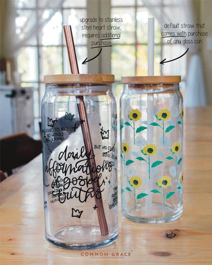 Two straw options - default plastic straw or stainless steel heart straw (requires additional purchase)